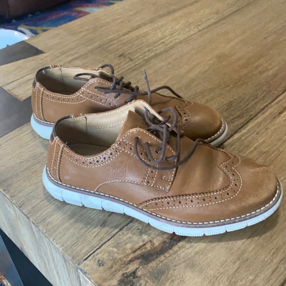 Lace up dress shoe